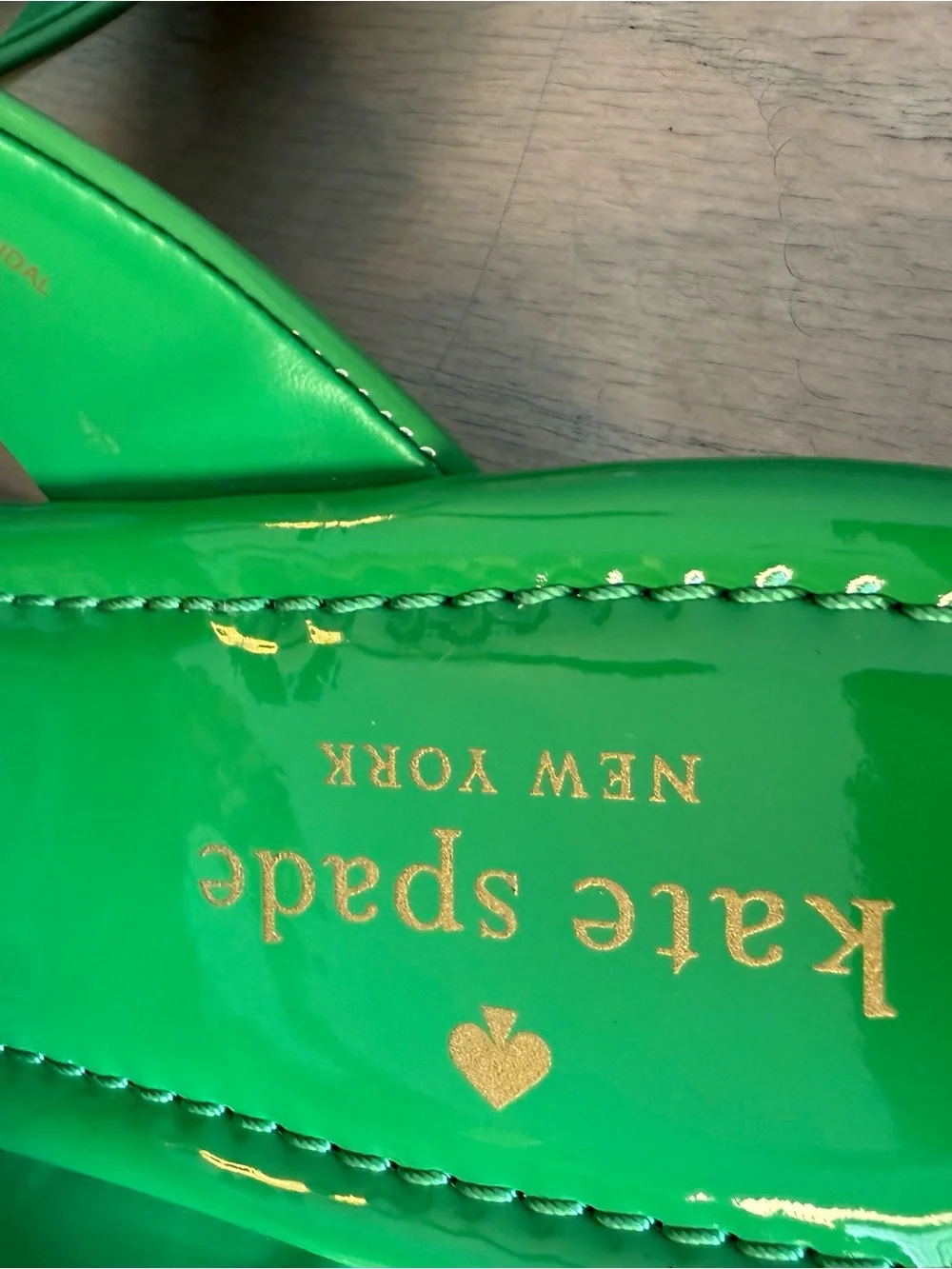 kate spade glossy green chain-detail thong sandals